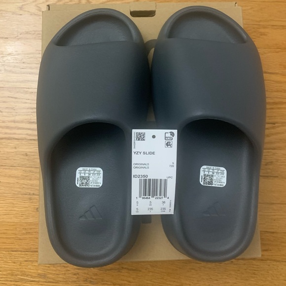 Yeezy Slide (Slate Grey) - Picture 1 of 2